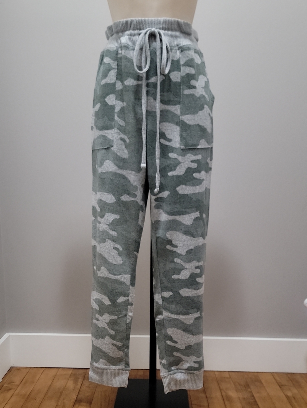 Time and Tru Maternity Green Camo Utility Jogger Sweatpants S 4-6 New